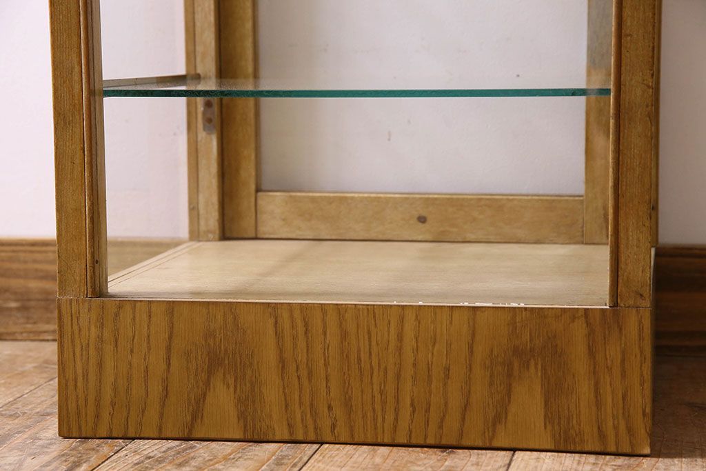 レトロ家具　昭和レトロ　4面ガラスの小振りなガラスケース(ショーケース、収納棚、陳列棚)