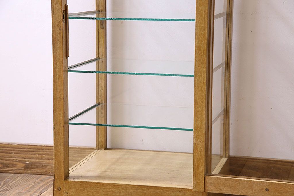 レトロ家具　昭和レトロ　4面ガラスの小振りなガラスケース(ショーケース、収納棚、陳列棚)