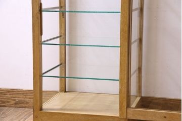 レトロ家具　昭和レトロ　4面ガラスの小振りなガラスケース(ショーケース、収納棚、陳列棚)
