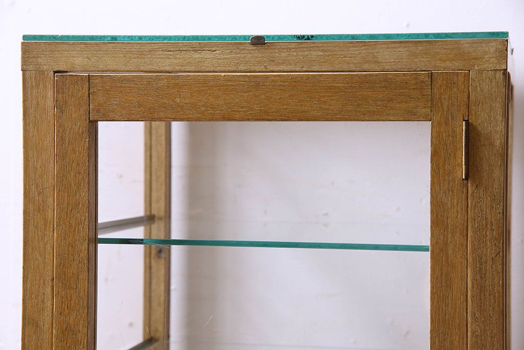 レトロ家具　昭和レトロ　4面ガラスの小振りなガラスケース(ショーケース、収納棚、陳列棚)