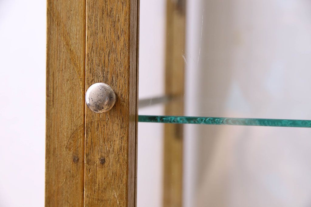 レトロ家具　昭和レトロ　4面ガラスの小振りなガラスケース(ショーケース、収納棚、陳列棚)