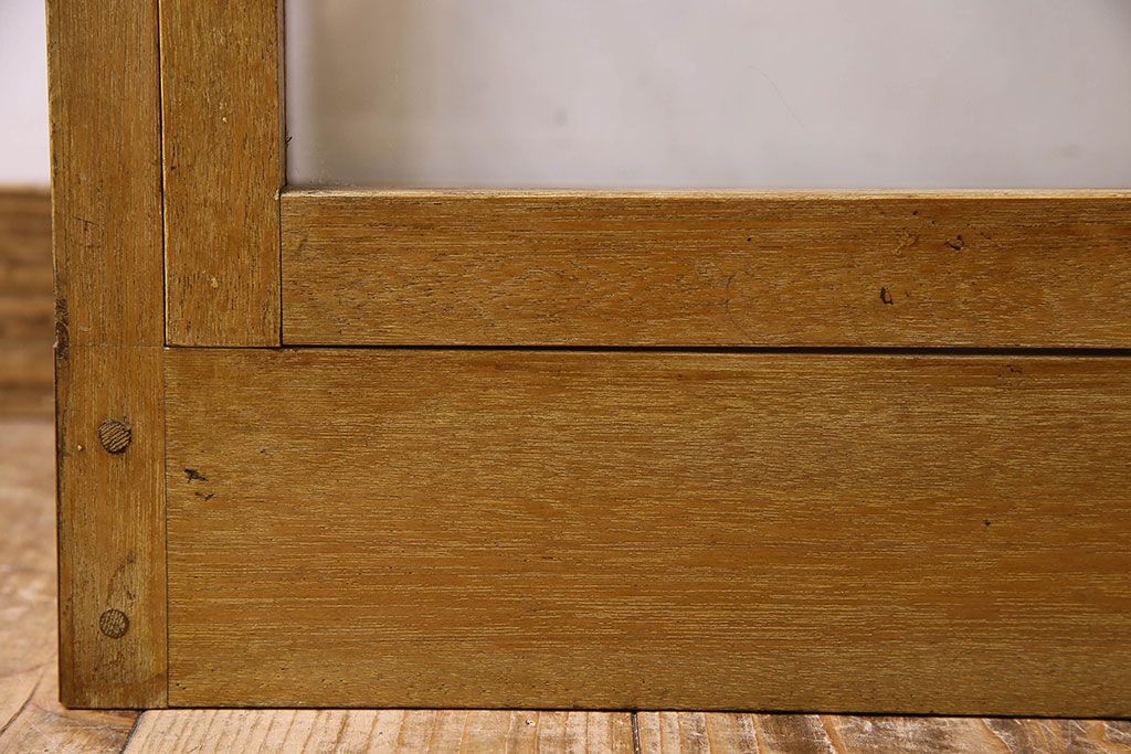 レトロ家具　昭和レトロ　4面ガラスの小振りなガラスケース(ショーケース、収納棚、陳列棚)