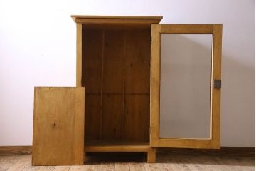 アンティーク家具　フランスアンティーク　パイン材　温もりあるデザインの収納棚(キャビネット、戸棚)