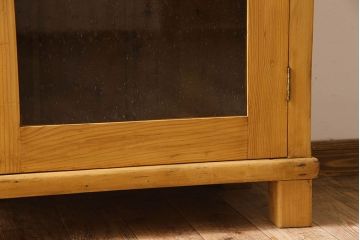 アンティーク家具　フランスアンティーク　パイン材　温もりあるデザインの収納棚(キャビネット、戸棚)