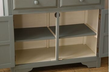 ペイント家具　イギリスビンテージ　可愛らしいデザインの食器棚(収納棚、戸棚、飾り棚)