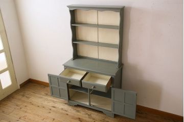 ペイント家具　イギリスビンテージ　可愛らしいデザインの食器棚(収納棚、戸棚、飾り棚)
