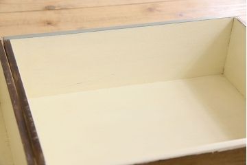 ペイント家具　イギリスビンテージ　可愛らしいデザインの食器棚(収納棚、戸棚、飾り棚)