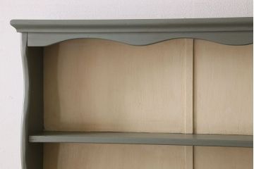 ペイント家具　イギリスビンテージ　可愛らしいデザインの食器棚(収納棚、戸棚、飾り棚)
