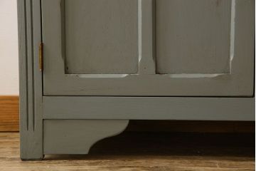 ペイント家具　イギリスビンテージ　可愛らしいデザインの食器棚(収納棚、戸棚、飾り棚)