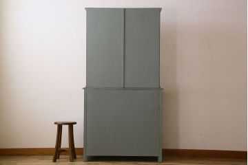 ペイント家具　イギリスビンテージ　可愛らしいデザインの食器棚(収納棚、戸棚、飾り棚)