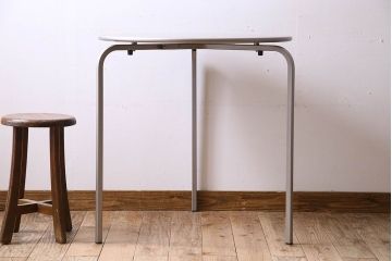 中古　ブランド家具　BISTRO(ビストロ)　アウトドアユース　Cassinaixc.(カッシーナイクスシー)　ラウンドテーブル(サイドテーブル、コーヒー  テーブル)(定価約6万円)