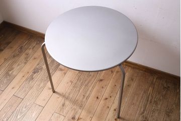 中古　ブランド家具　BISTRO(ビストロ)　アウトドアユース　Cassinaixc.(カッシーナイクスシー)　ラウンドテーブル(サイドテーブル、コーヒー  テーブル)(定価約6万円)