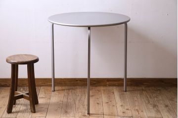 中古　ブランド家具　BISTRO(ビストロ)　アウトドアユース　Cassinaixc.(カッシーナイクスシー)　ラウンドテーブル(サイドテーブル、コーヒー  テーブル)(定価約6万円)