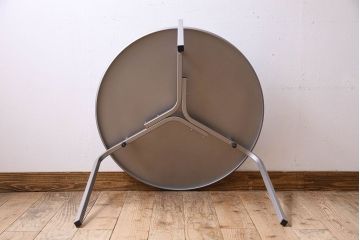 中古　ブランド家具　BISTRO(ビストロ)　アウトドアユース　Cassinaixc.(カッシーナイクスシー)　ラウンドテーブル(サイドテーブル、コーヒー  テーブル)(定価約6万円)