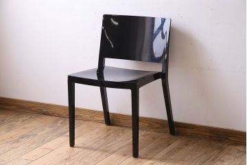 中古　ブランド家具　Kartell(カルテル)製　Lizz(リッツ)　モダンなデザインのチェア(椅子、  ダイニングチェア)(定価約3万3千円)(1)