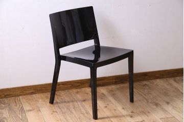 中古　ブランド家具　Kartell(カルテル)製　Lizz(リッツ)　モダンなデザインのチェア(椅子、  ダイニングチェア)(定価約3万3千円)(1)