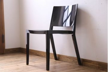 中古　ブランド家具　Kartell(カルテル)製　Lizz(リッツ)　モダンなデザインのチェア(椅子、  ダイニングチェア)(定価約3万3千円)(1)