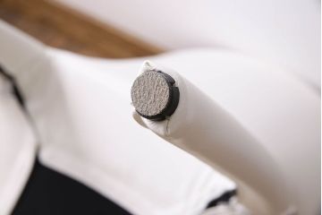 中古　ブランド家具　Cassina(カッシーナ)製　HOLA(オラ)　アームチェア(イス、椅子)(定価約23万円)(1)