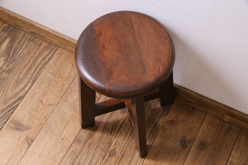 レトロ家具　昭和レトロ　落ち着きのある木の質感が味わい深い丸型スツール(椅子、丸イス)(1)