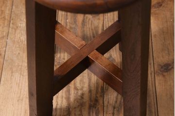 レトロ家具　昭和レトロ　落ち着きのある木の質感が味わい深い丸型スツール(椅子、丸イス)(1)