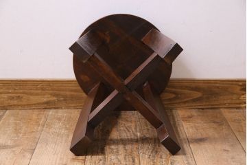 レトロ家具　昭和レトロ　落ち着きのある木の質感が味わい深い丸型スツール(椅子、丸イス)(1)