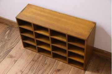 レトロ家具 昭和レトロ 卓上でも壁掛けでも活躍するマス目棚(収納棚、飾り棚、陳列棚)