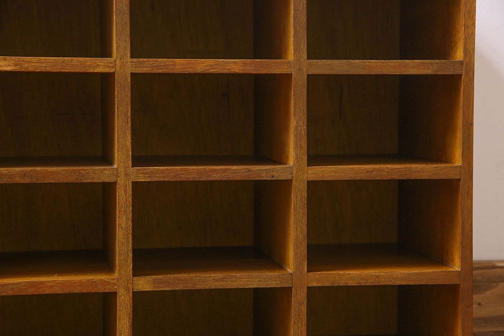 レトロ家具 昭和レトロ 卓上でも壁掛けでも活躍するマス目棚(収納棚、飾り棚、陳列棚)