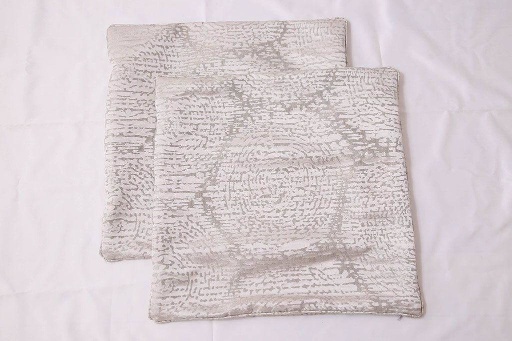 アンティーク雑貨　中古　ブランド家具　ixc.(イクスシー)製　デダール(Dedar)　クッション・ホワイト2個セット(定価約3万6千円)