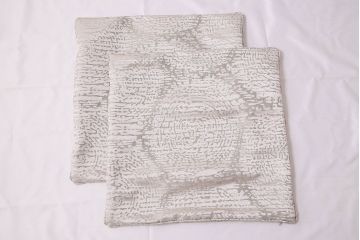 アンティーク雑貨　中古　ブランド家具　ixc.(イクスシー)製　デダール(Dedar)　クッション・ホワイト2個セット(定価約3万6千円)