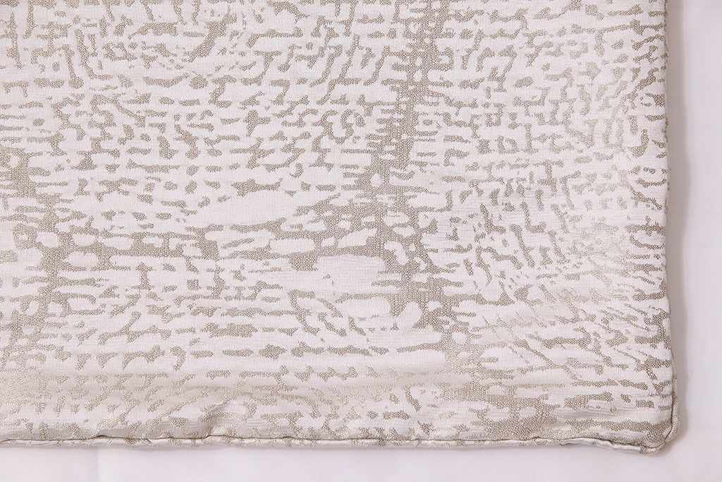 アンティーク雑貨　中古　ブランド家具　ixc.(イクスシー)製　デダール(Dedar)　クッション・ホワイト2個セット(定価約3万6千円)