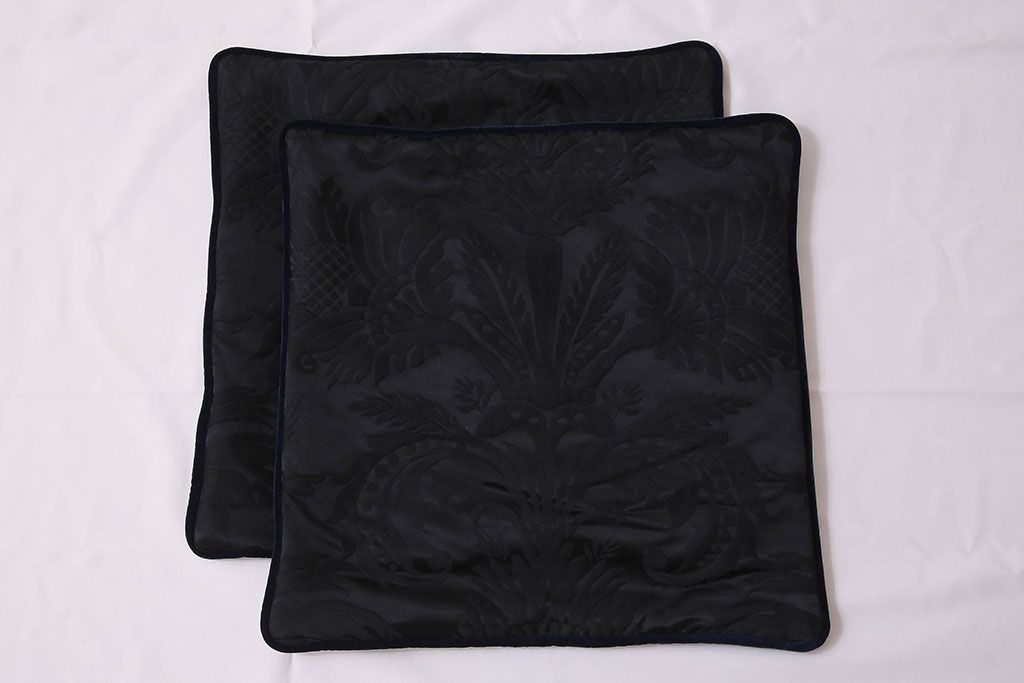 アンティーク雑貨　中古　ブランド家具　ixc.(イクスシー)製　デダール(Dedar)　クッション・ブラック2個セット(定価約3万6千円)