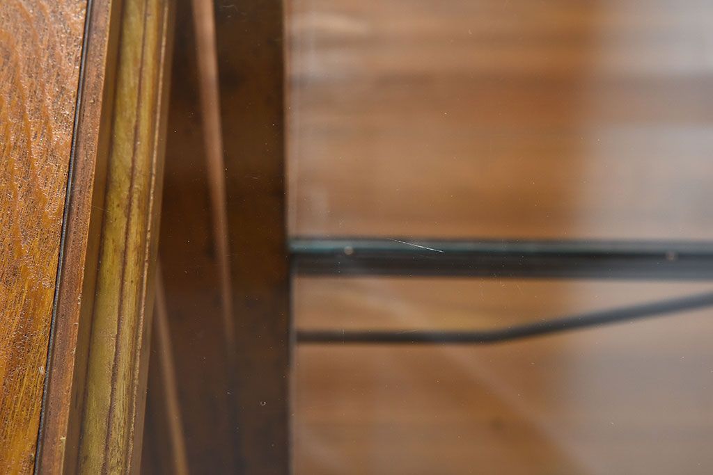 【U様ご成約済み】昭和レトロ　可愛らしい脚のデザインが素敵なガラスケース(ショーケース、飾り棚、陳列棚)