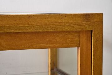 【U様ご成約済み】昭和レトロ　可愛らしい脚のデザインが素敵なガラスケース(ショーケース、飾り棚、陳列棚)