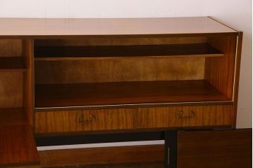 北欧家具　G-PLAN(ジープラン)　BBシリーズ(Black&Brass)のサイドボード(サイドキャビネット)