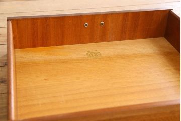 北欧家具　G-PLAN(ジープラン)　BBシリーズ(Black&Brass)のサイドボード(サイドキャビネット)