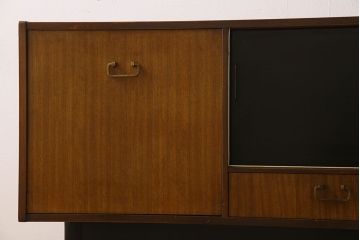 北欧家具　G-PLAN(ジープラン)　BBシリーズ(Black&Brass)のサイドボード(サイドキャビネット)