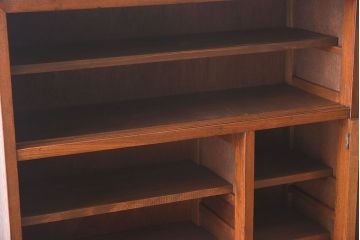 レトロ家具　昭和レトロ　作業台付き　美しいダイヤガラス入りの食器棚(収納棚)