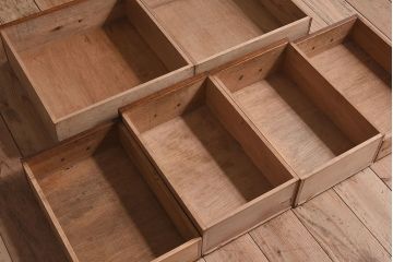 レトロ家具　昭和レトロ　作業台付き　美しいダイヤガラス入りの食器棚(収納棚)