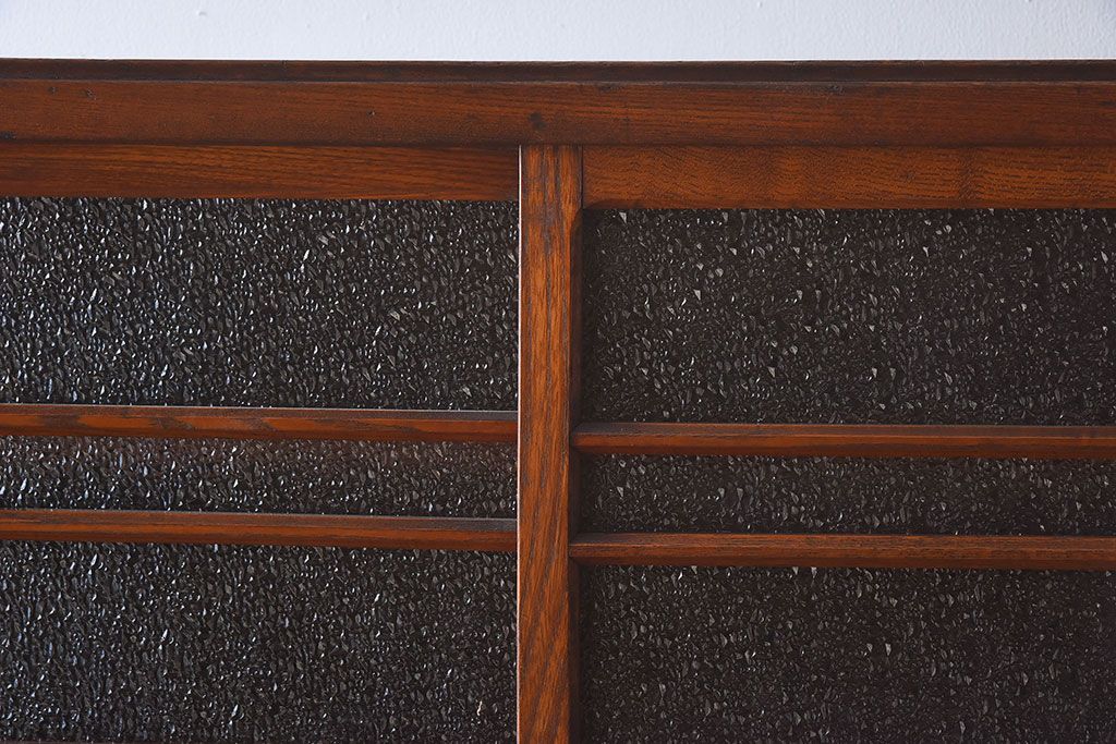 レトロ家具　昭和レトロ　作業台付き　美しいダイヤガラス入りの食器棚(収納棚)