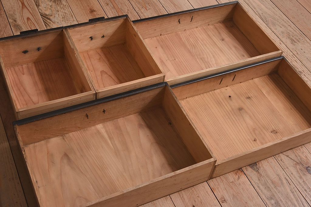 アンティーク雑貨　和製アンティーク　古い質感が味わい深い小箪笥(小物入れ)