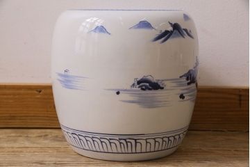 アンティーク雑貨　古民具・骨董　山水図が魅力的なアンティーク瀬戸火鉢(鉢カバー)(1)