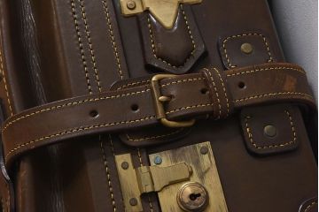 アンティーク雑貨　和製アンティーク　大振り　上質な本革トランク(収納箱)