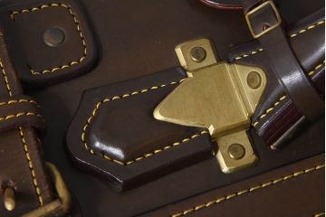 アンティーク雑貨　和製アンティーク　大振り　上質な本革トランク(収納箱)