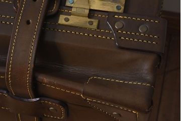 和製アンティーク　大振り　上質な本革トランク(収納箱)