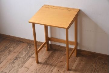 ヴィンテージ家具　イギリスビンテージ　温か味のある色味が素敵な折り畳みデスク(机、在宅ワーク、在宅用作業台)