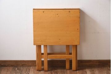 ヴィンテージ家具　イギリスビンテージ　温か味のある色味が素敵な折り畳みデスク(机、在宅ワーク、在宅用作業台)