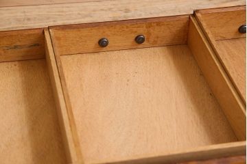 レトロ家具　昭和レトロ　ネームプレート取っ手付き!ナラ材の5杯小引き出し