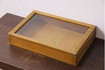 アンティーク雑貨　昭和レトロ　古い木製のアンティークコレクションボックス(ガラスケース・収納箱)(1)