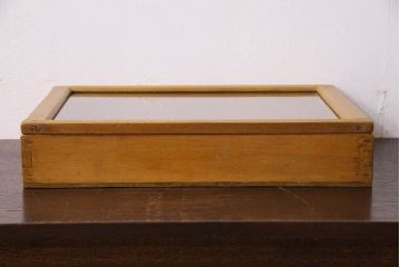 アンティーク雑貨　昭和レトロ　古い木製のアンティークコレクションボックス(ガラスケース・収納箱)(1)