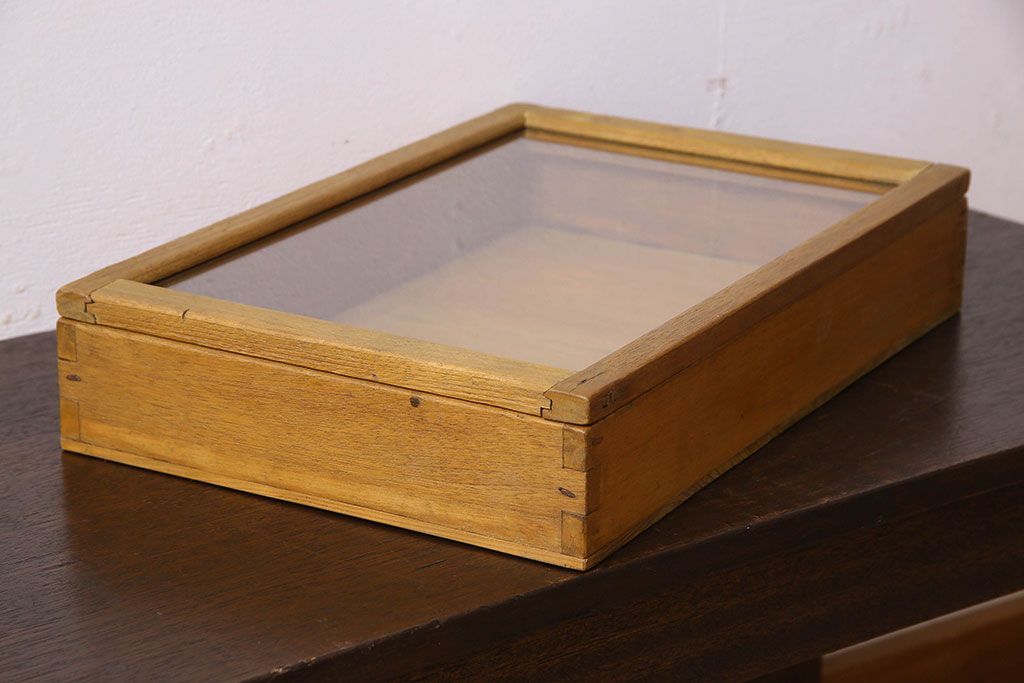 アンティーク雑貨　昭和レトロ　古い木製のアンティークコレクションボックス(ガラスケース・収納箱)(1)